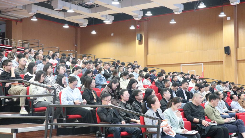 资讯动态 | 明纪知法筑防线 廉洁自律树新风——科信组织员工参加新明街道“纪法联动进两新”集中专题授课暨党员轮训