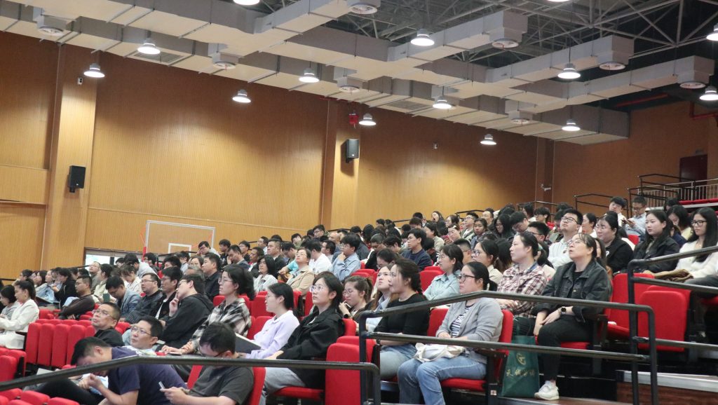 资讯动态 | 明纪知法筑防线 廉洁自律树新风——科信组织员工参加新明街道“纪法联动进两新”集中专题授课暨党员轮训