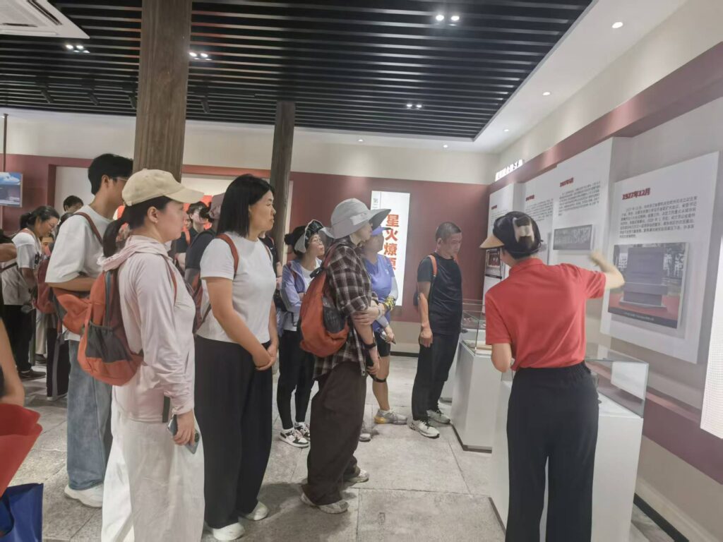 追寻红色印记，汲取奋进力量 —— 科信联合党支部“循迹溯源学思想促践行”主题党日活动圆满举行