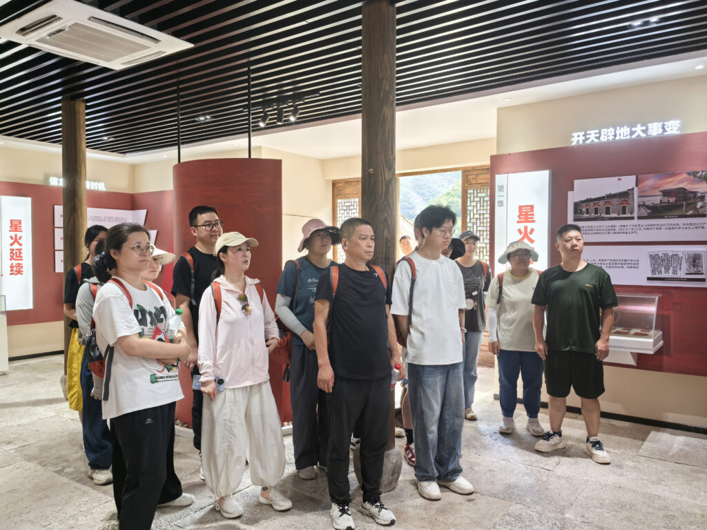 追寻红色印记，汲取奋进力量 —— 科信联合党支部“循迹溯源学思想促践行”主题党日活动圆满举行